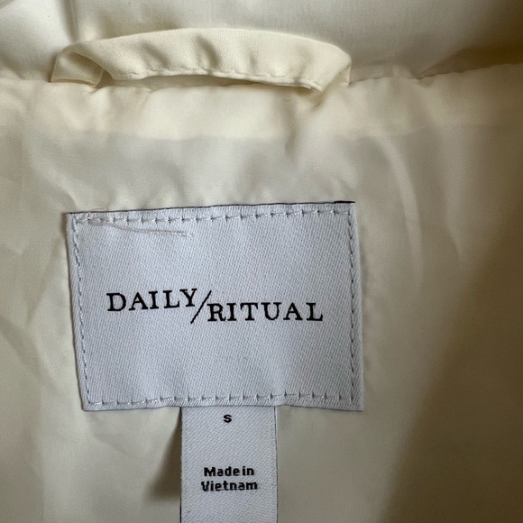 NWT Daily Ritual Women's Padded Belted Puffer Cream 3/4 Length Jacket Small - Picture 7 of 8